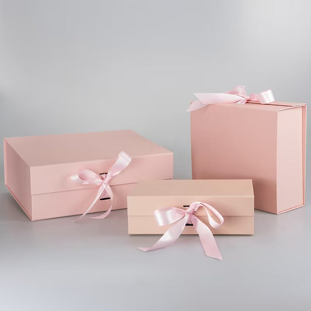 Durable cardboard folding box with magnetic closure for luxury product presentation