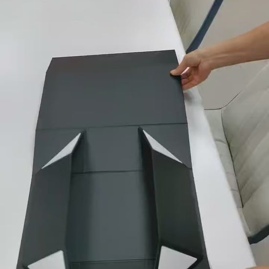 White foldable magnetic closure gift box - Rigid premium packaging
